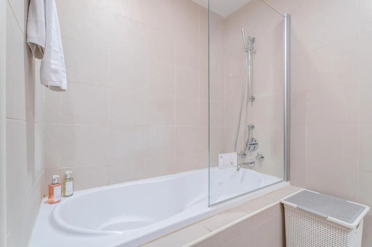 Nasma Luxury Stays - Sophisticated Studio Apartment Near Burj Khalifa Dubai