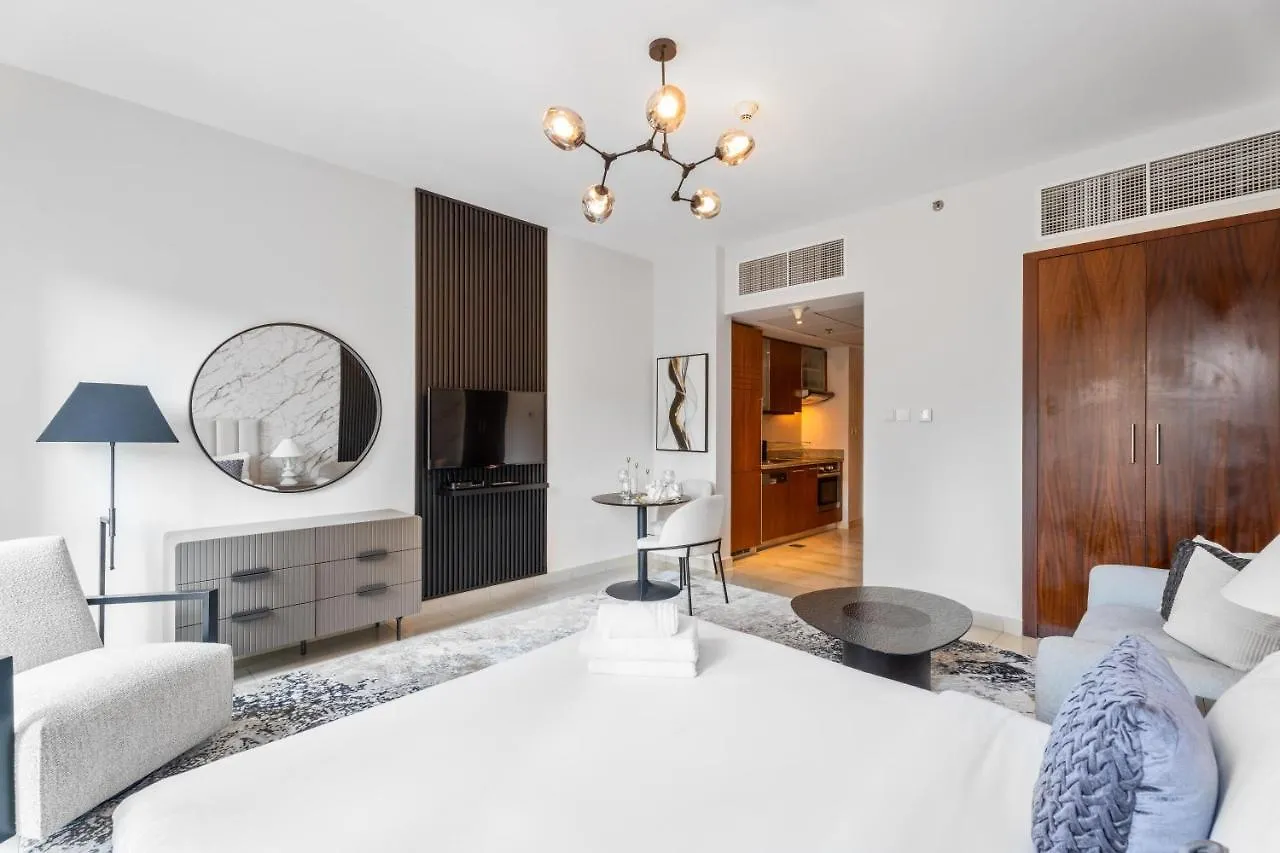 Nasma Luxury Stays - Sophisticated Studio Apartment Near Burj Khalifa Dubai